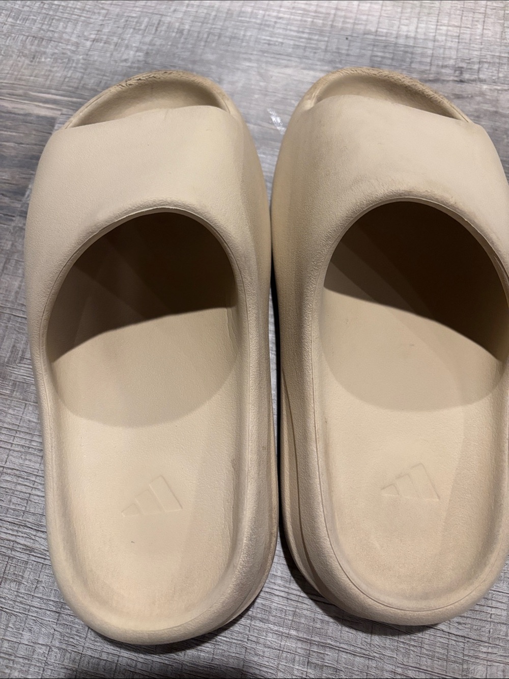 Adidas Yeezy Cream Slides - Picture 3 of 8
